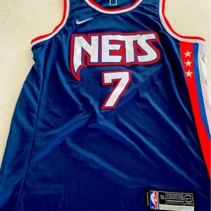 Nets Durant jersey.
